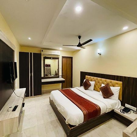 Hotel Augusto Varanasi Bagian luar foto