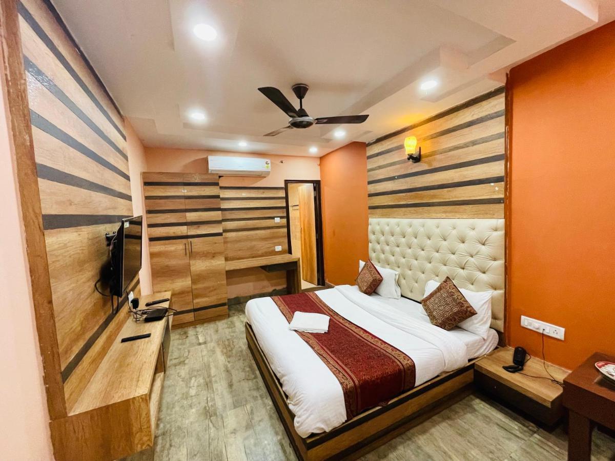 Hotel Augusto Varanasi Bagian luar foto