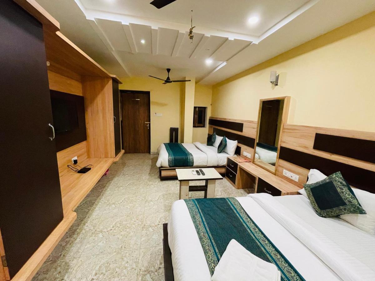 Hotel Augusto Varanasi Bagian luar foto