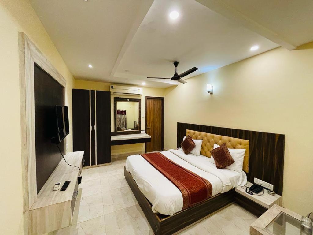 Hotel Augusto Varanasi Bagian luar foto