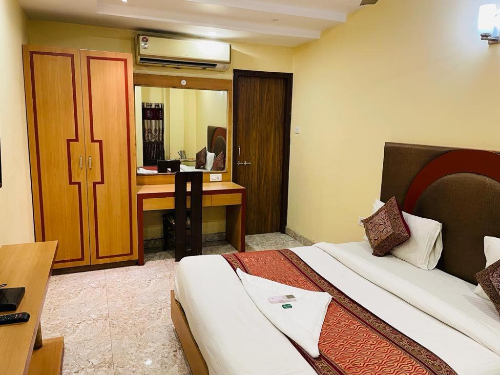 Hotel Augusto Varanasi Bagian luar foto