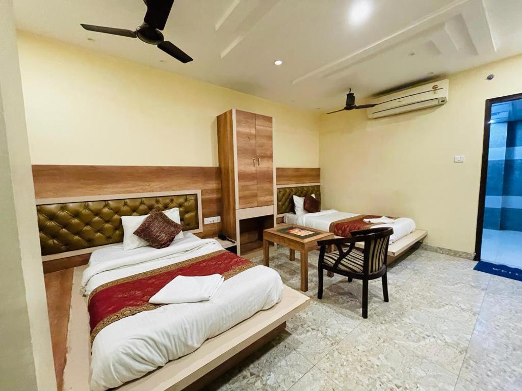 Hotel Augusto Varanasi Bagian luar foto