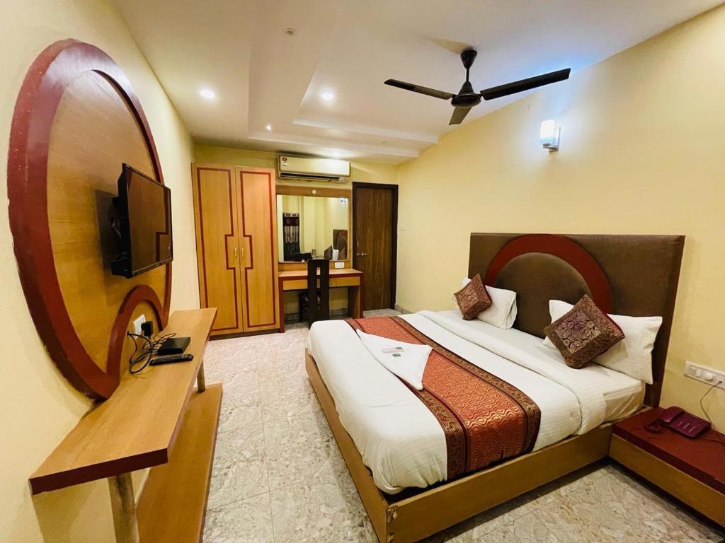 Hotel Augusto Varanasi Bagian luar foto